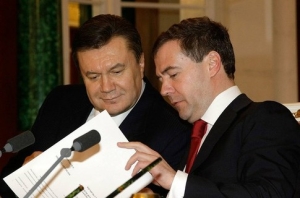 Медведев и Янукович выступили за отмену виз в Европе