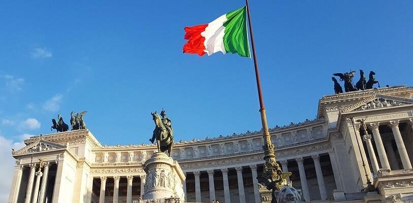 Италия сняла ограничения для привиты препаратами, неодобренными ЕС